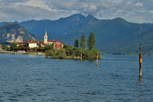 Die beiden grossen Seen, hier der Lago Maggiore, prägen die Landschaft im Kanton Tessin.